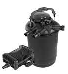 Das SICCE Green Reset Filterset mit Pumpe - Effiziente Komplettlösung ist ein schwarzes Teichfiltersystem mit einem großen zylindrischen Kanister mit mehreren Schlauchanschlüssen und einer gerippten rechteckigen Pumpeneinheit mit Schlauchanschluss.