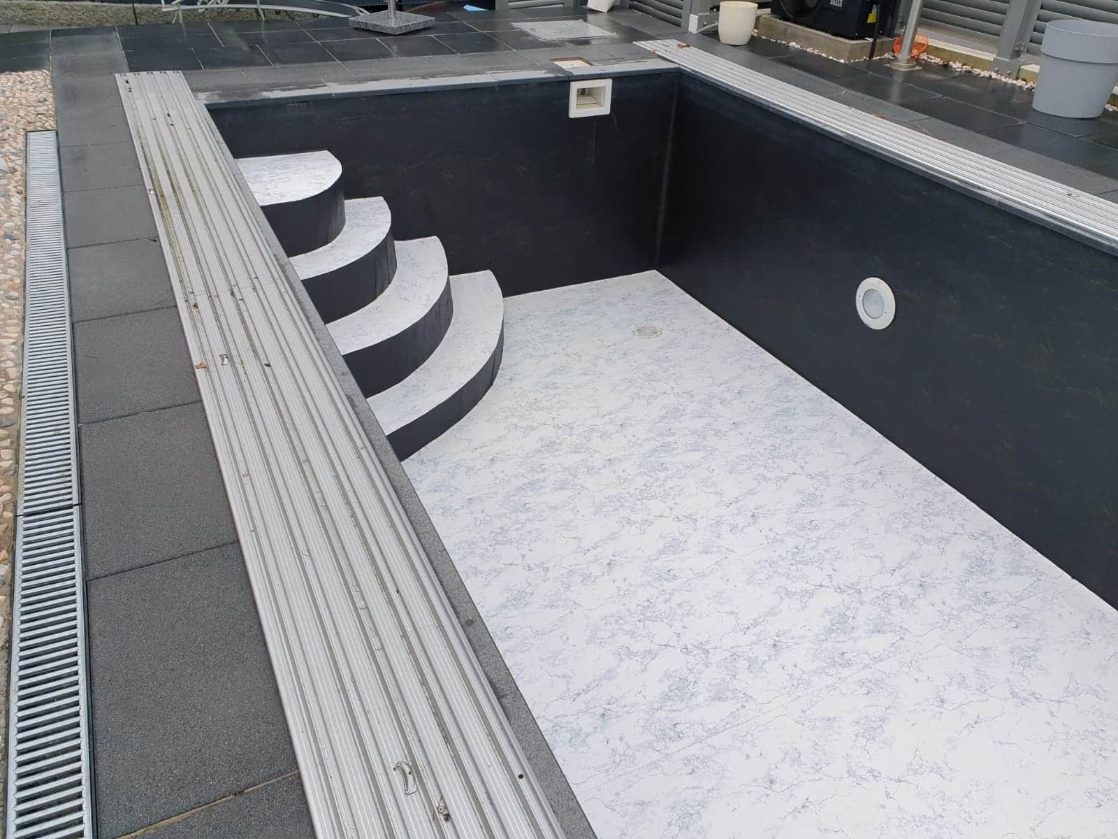 PVC-Schwimmbadfolie Renolit Alkorplan Touch, Oberfläche mit 3D-Gravur, Stärke 2,00 mm